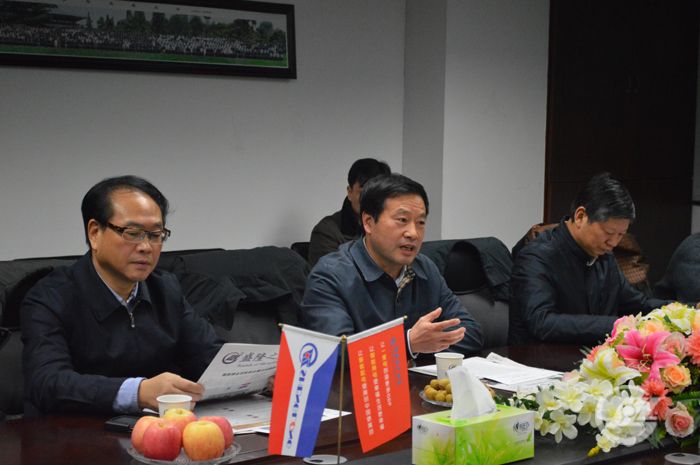 領導視察3-700.jpg 領導視察3-700.jpg